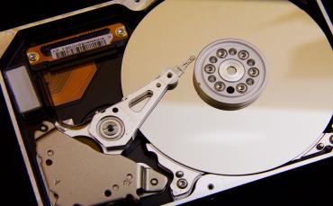 Pixabay: disk drive disc, reader, reading arm